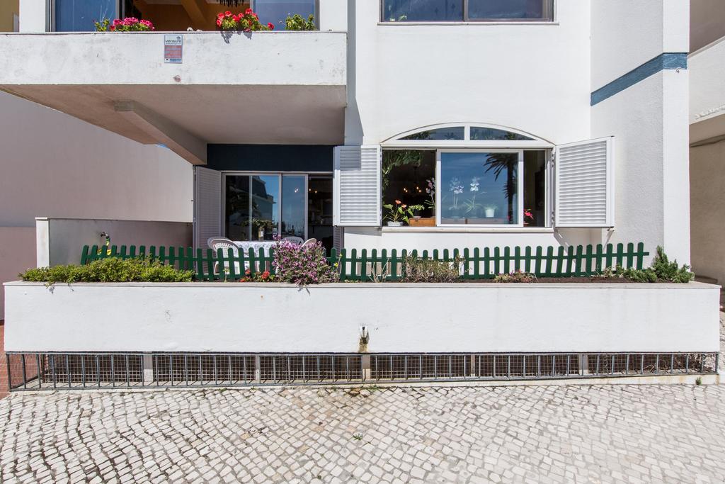 HomeySuite in Estoril Beach Apartment Exterior foto